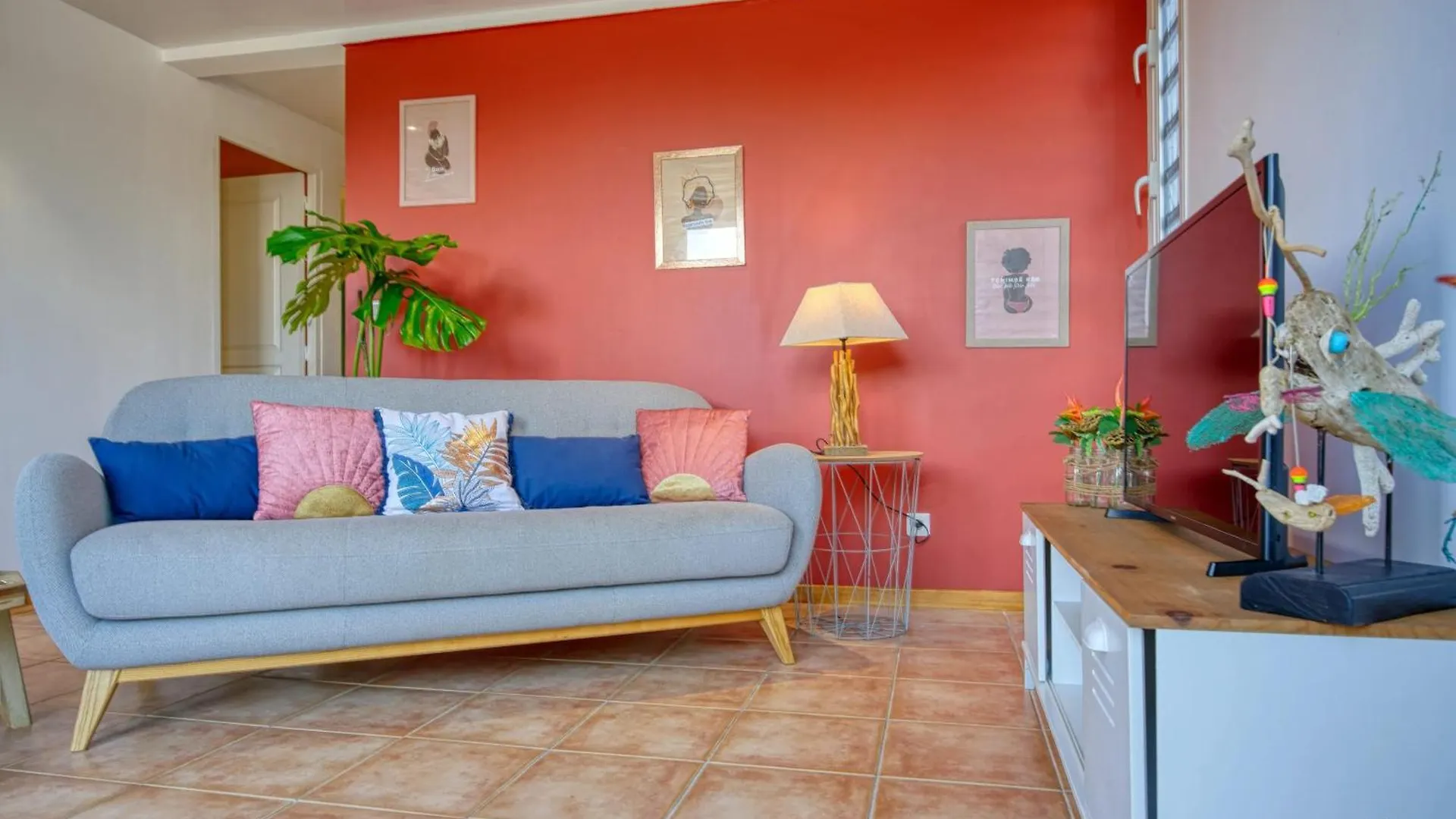 Bas De Villa Avec Piscine A Le Robert