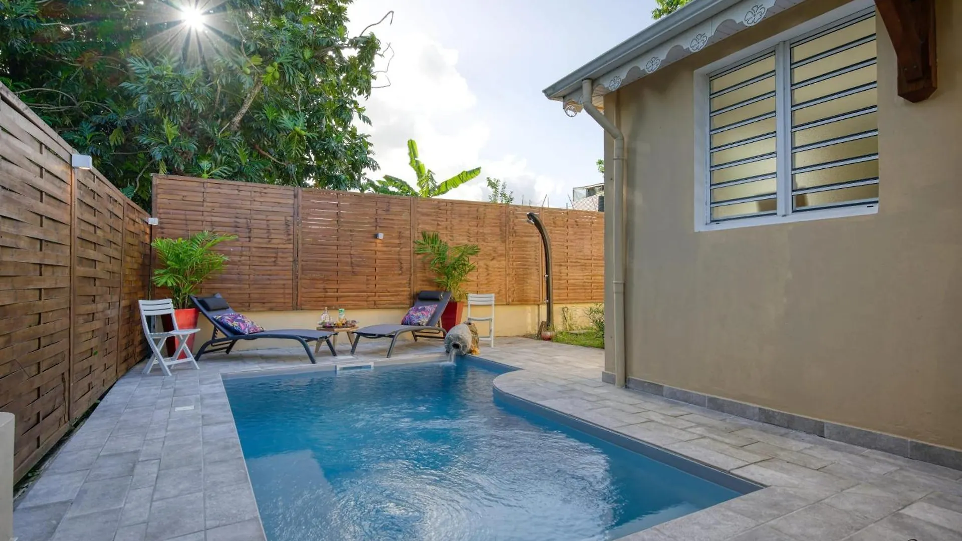 Apartment Bas De Villa Avec Piscine A Le Robert Martinique