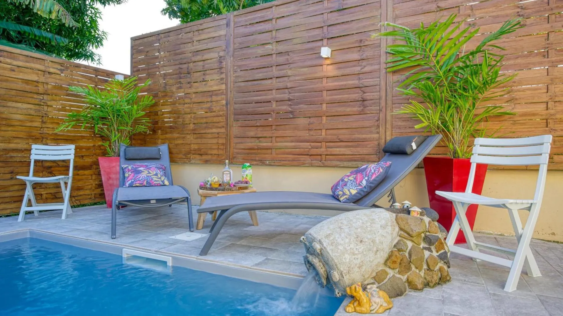 Apartment Bas De Villa Avec Piscine A Le Robert Martinique