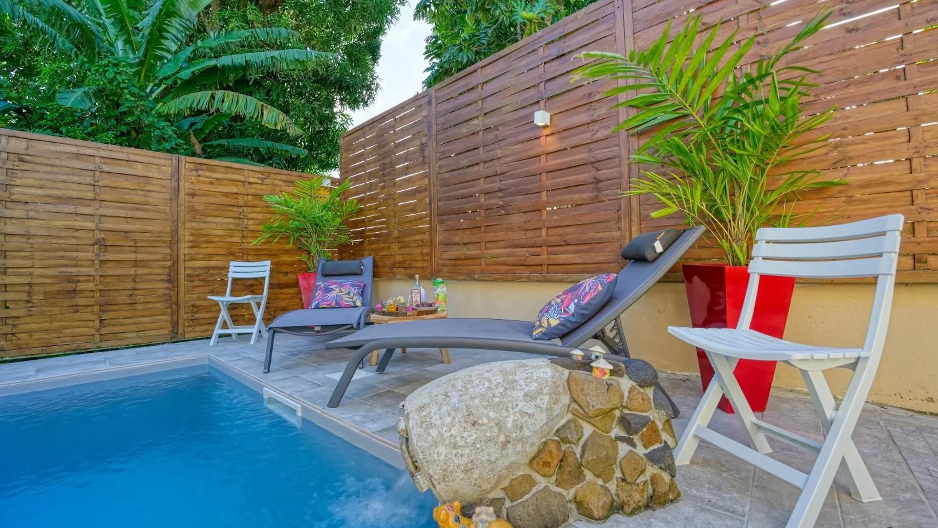 Bas De Villa Avec Piscine A Le Robert Apartment